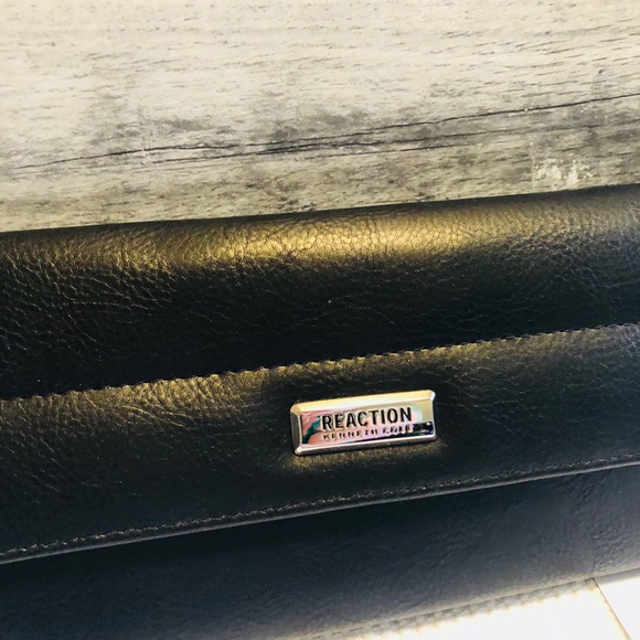 KennethCole Reaction Lauren Black Wallet - Picture 2 of 5